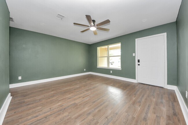Building Photo - 608 Trinity
