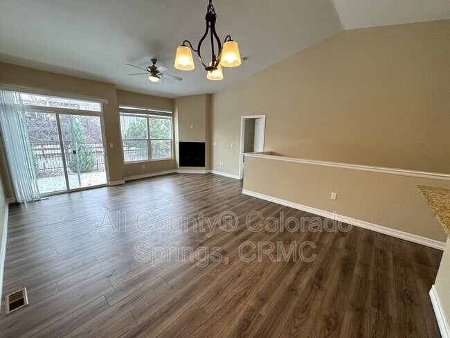 Foto del edificio - 730 Thimbleberry Point