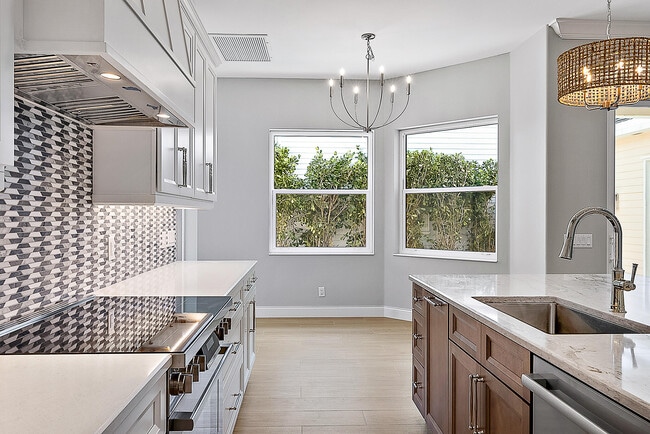 Foto del edificio - 248 Honeysuckle Dr