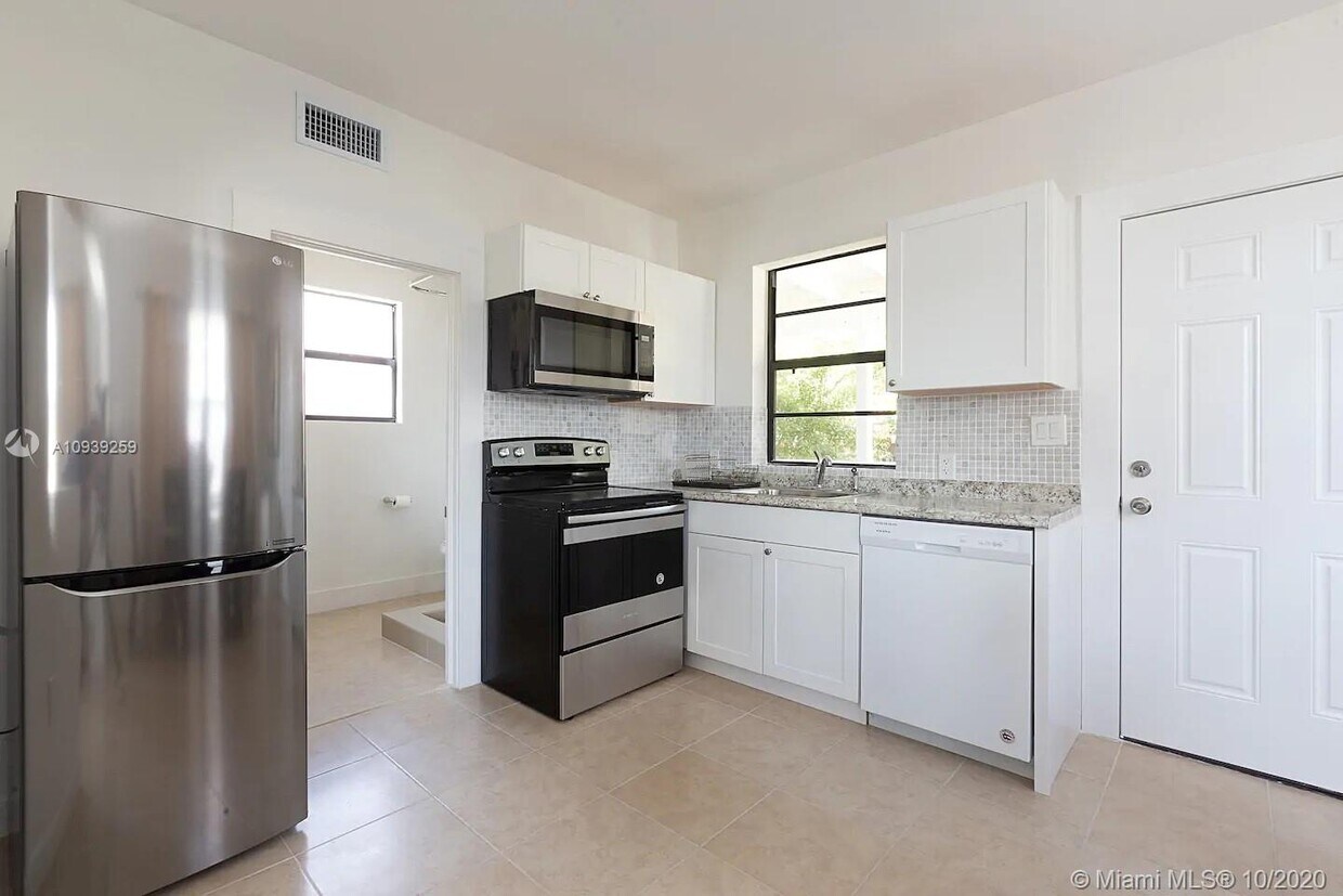 Foto principal - 620 NW 10th Ave