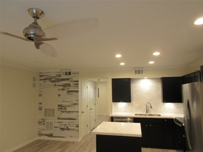 Building Photo - 300 Pecore St
