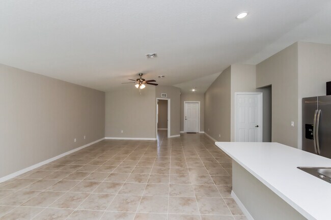 Foto del edificio - 880 Gena Rd SW, Palm Bay, FL