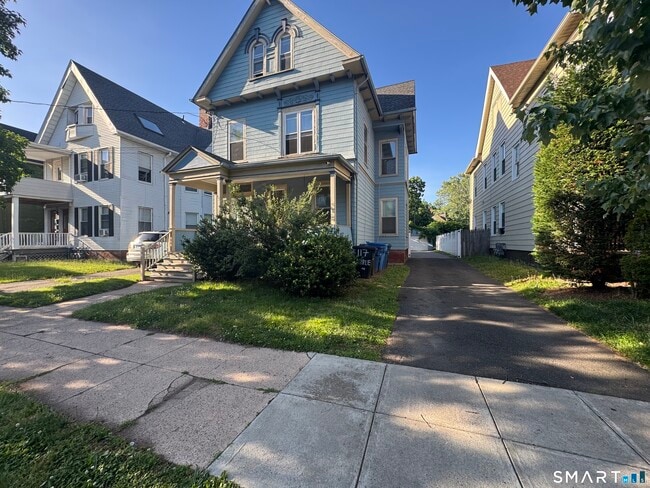 Building Photo - 117 Maple St