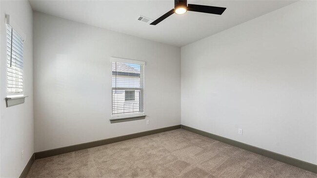 Foto del edificio - 1221 Mammoth St