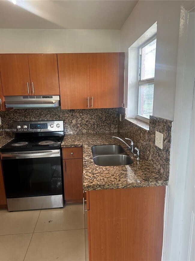 Foto del edificio - 16800 NE 4th Ct