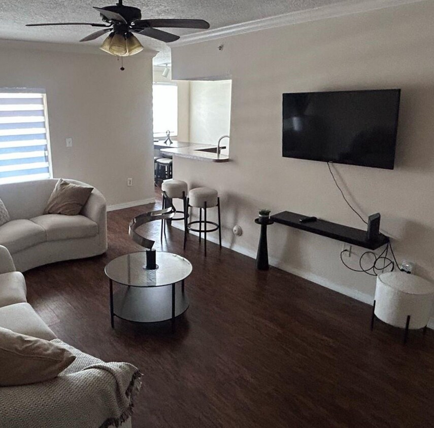 Foto principal - 11163 SW 2nd St