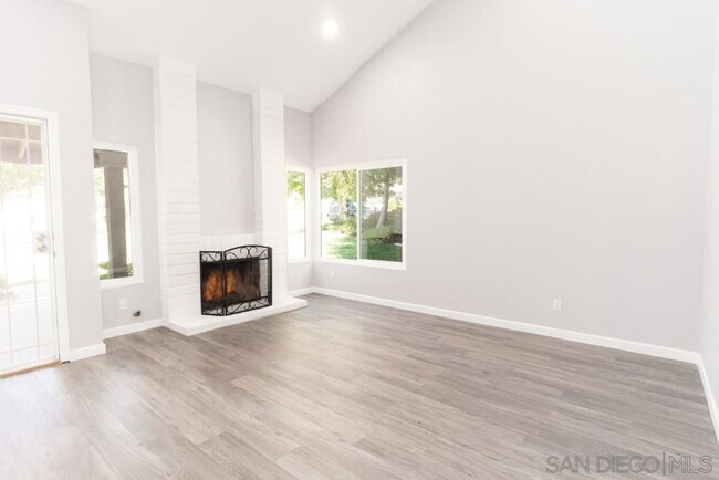 Foto del edificio - 2310 N Iris Ln