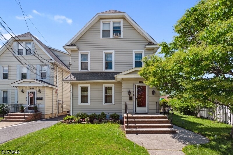 Primary Photo - 151 Harrison St