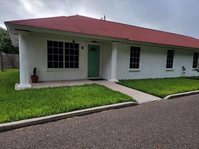 Front Door - 4022 W Chapin St