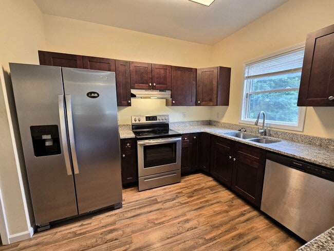 Foto del edificio - 1232 Highland Hall Rd