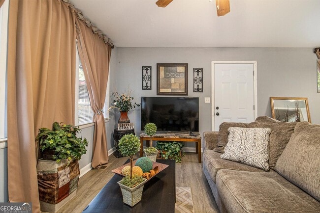 Building Photo - 127 Ruzelle Dr SE