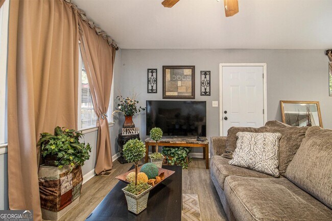 Foto del edificio - 127 Ruzelle Dr SE