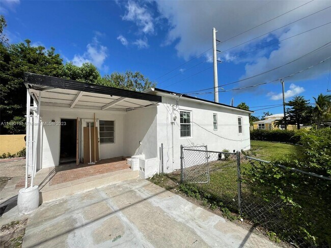 Building Photo - 3400 NW 13th Ave