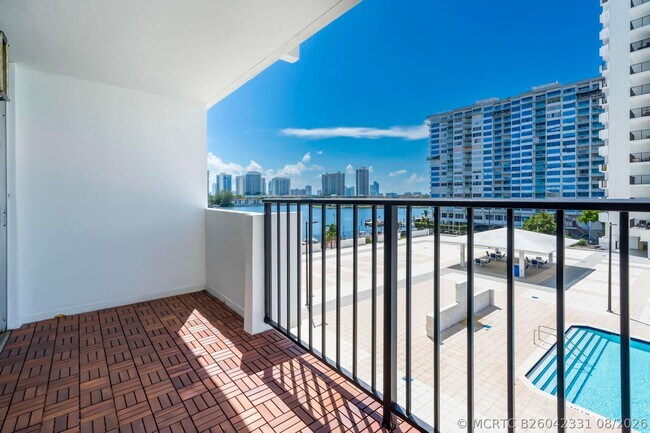 Foto del edificio - 2780 NE 183rd St