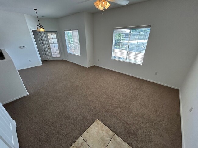 Building Photo - SPACIOUS 2 BEDROOM, 2 BATHROOM UPSTAIRS CO...