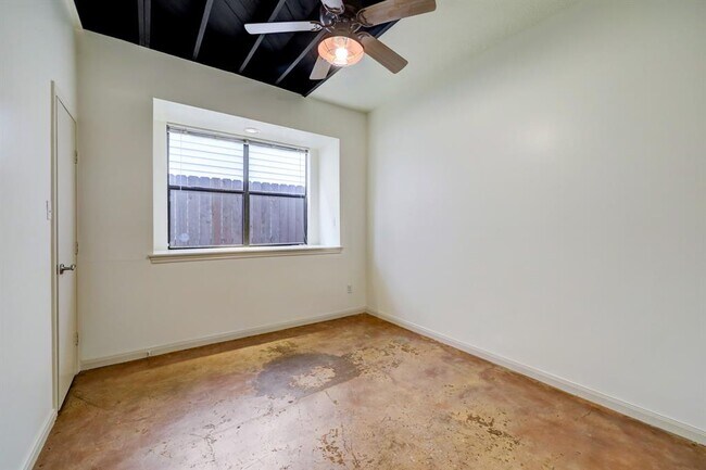 Foto del edificio - 700 W Clay St