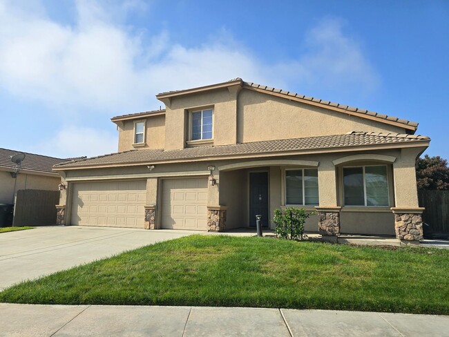 Building Photo - Big beautiful Home for rent in Visalia, Ca