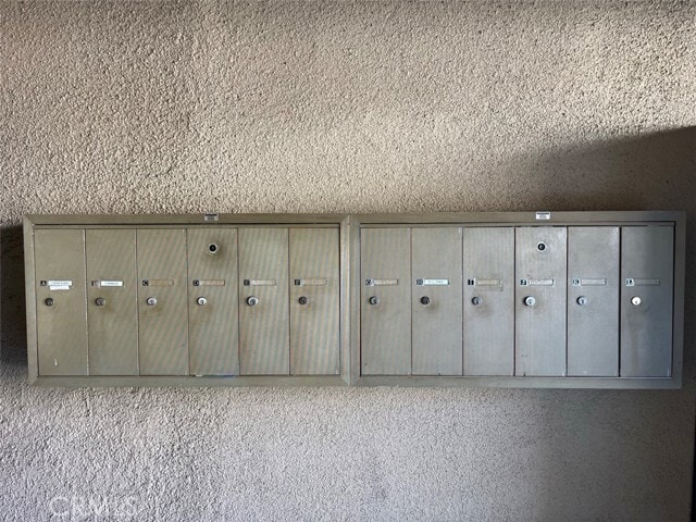 Building Photo - 837 S Sierra Vista Ave