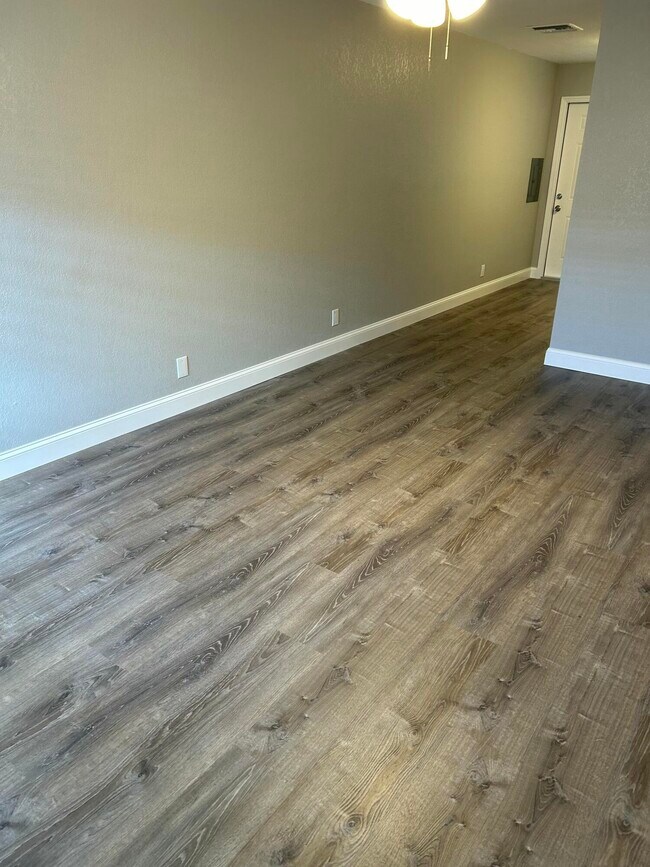 Foto del edificio - 628 N M St