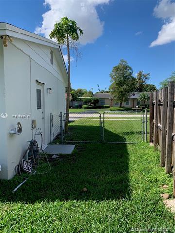 Building Photo - 10521 SW 124th Ave