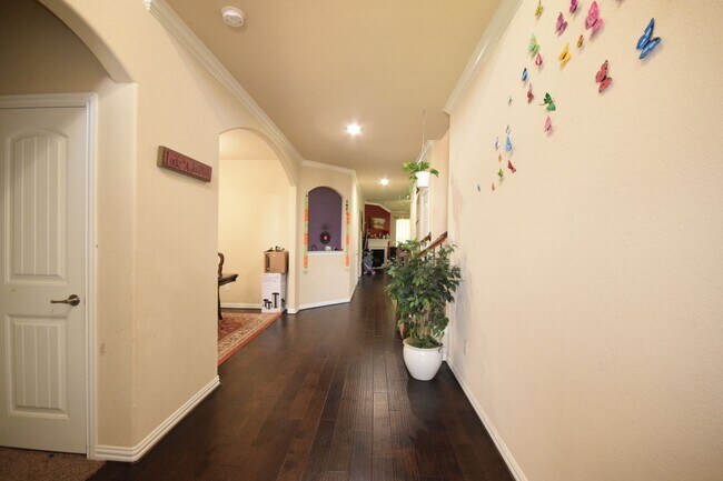Foto del edificio - 4 bed 3 bath house in Prestwyck