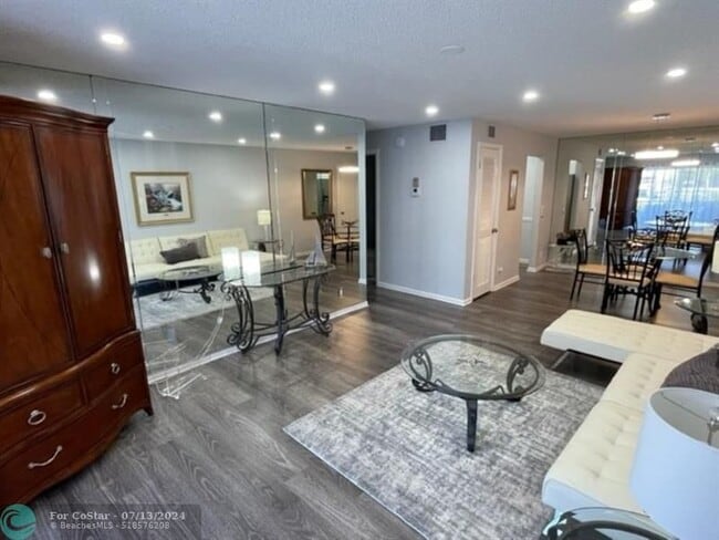Building Photo - 6393 Bay Club Dr
