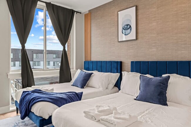 Building Photo - 916 N Delaware Ave