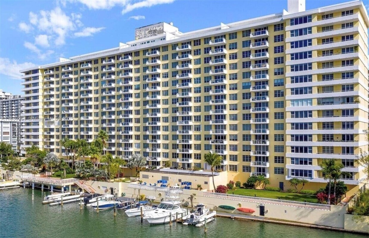 Foto principal - 5600 Collins Ave