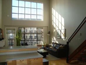 Building Photo - 648 Herald St