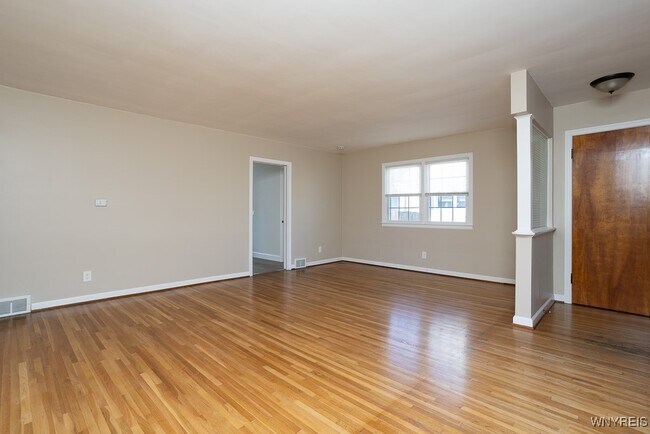 Foto del edificio - 2470 Eggert Rd