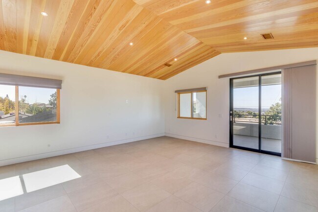 Building Photo - Ultra Luxury Guest House w/Private 200sf B...