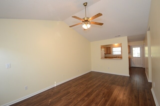 Building Photo - 132 Brenda Dr