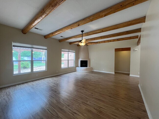 Building Photo - Gorgeous and Quiet 4 Bedroom 2.5 Bathroom ...