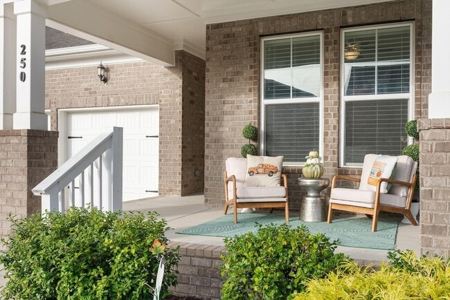 Foto del edificio - 250 Tanglewood Ln