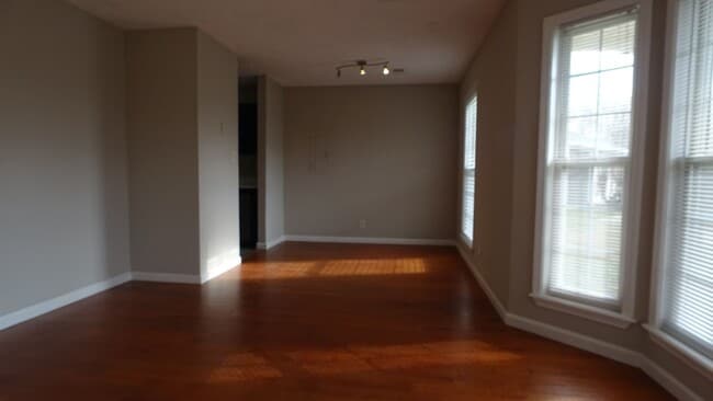 Building Photo - 1062 Shadow Ridge Ave