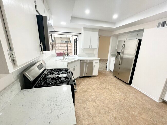 Building Photo - 9867 Serrano Ct