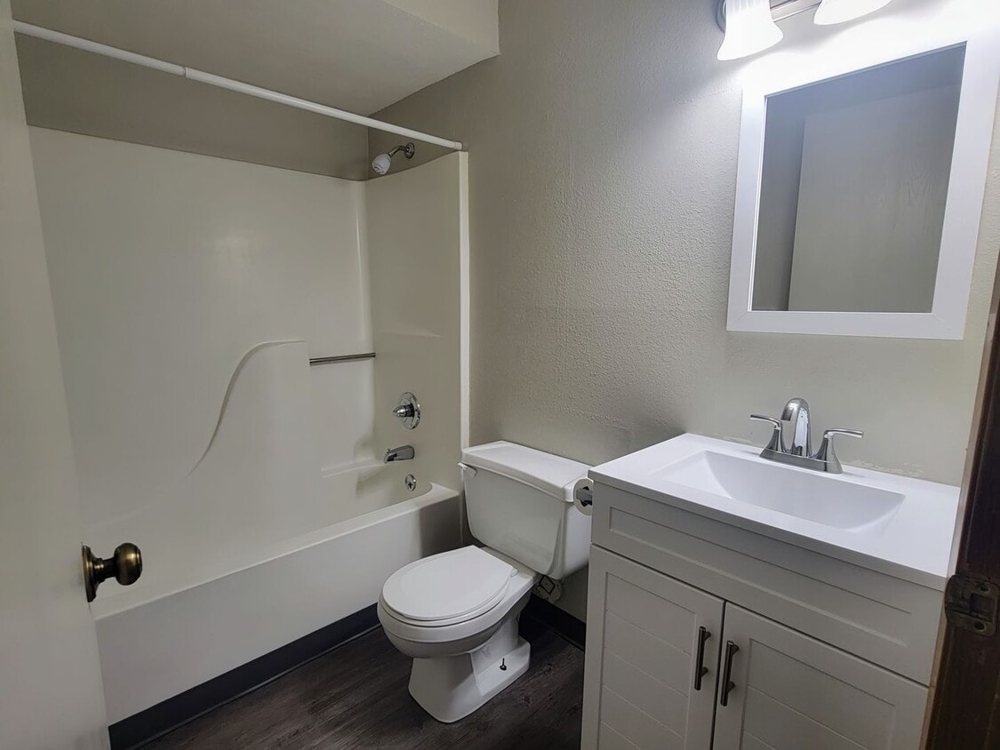 Building Photo - 3924 Kenowa Ave