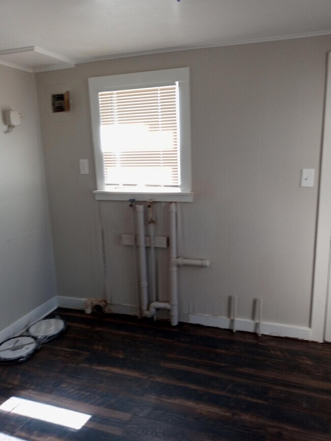 Foto del edificio - 2433 Central Ave