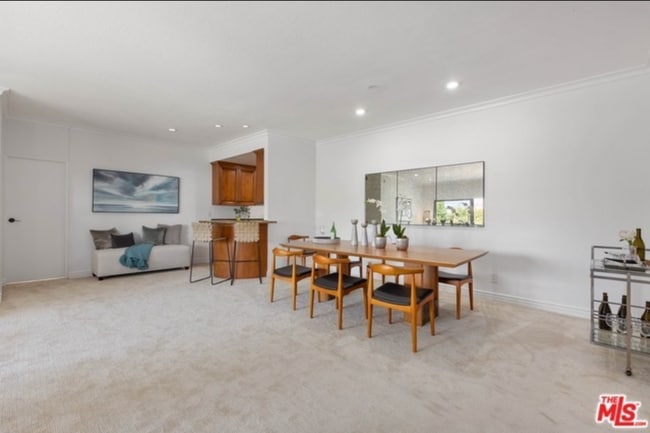 Building Photo - 612 S Barrington Ave