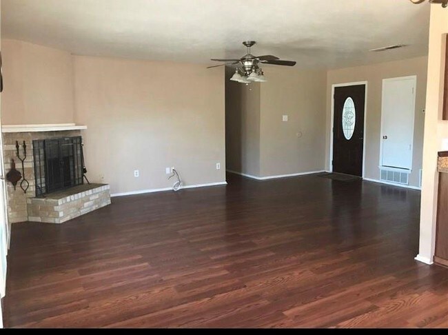 Building Photo - 710 Melbourne Dr