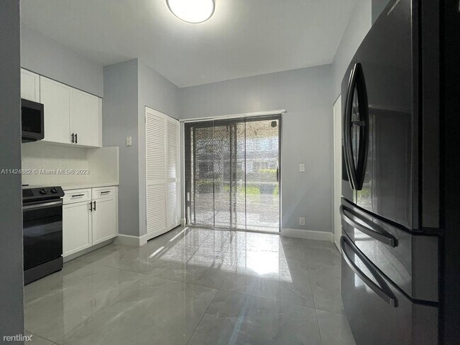 Foto del edificio - 2 br, 1.5 bath Townhome - 7 Truman Dr