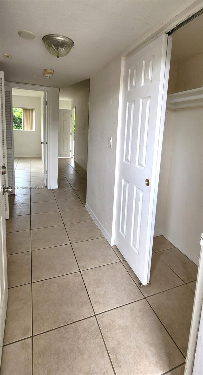 Foto del edificio - 7701 SW 88th St
