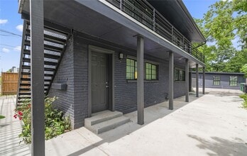 Building Photo - 6810 Del Rio St