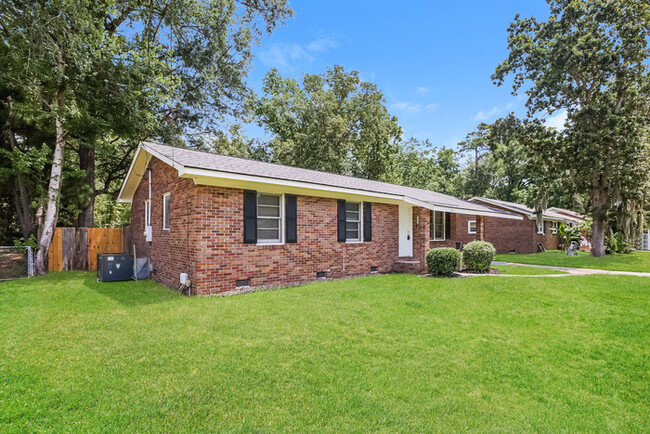 Building Photo - Wonderful Home in Goose Creek!