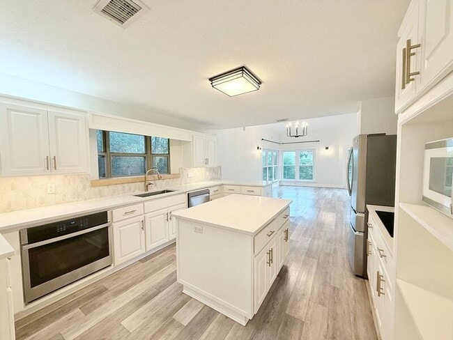 Building Photo - 4596 Bayside Dr