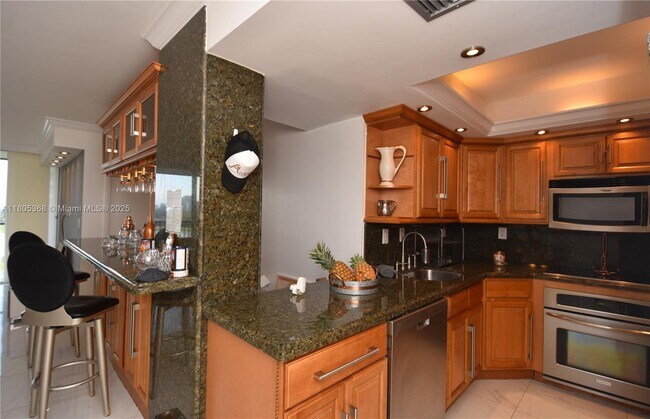 Foto del edificio - 3731 N Country Club Dr
