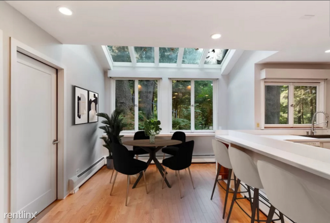 Building Photo - 1 br, 2.5 bath House - 10 Pine Dr
