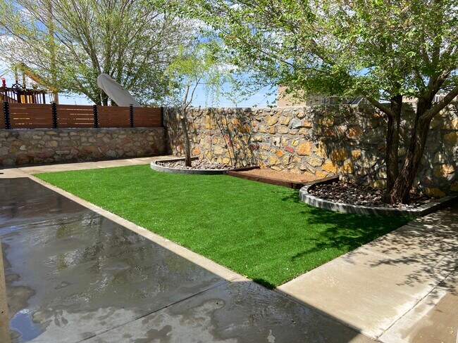 Foto del edificio - 299 Leslie Ct