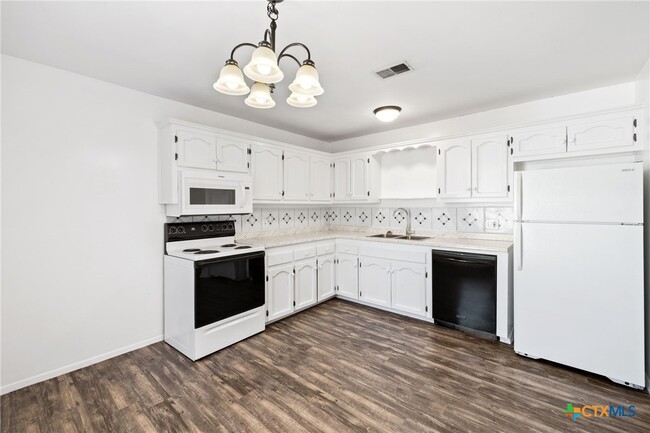 Building Photo - 322 Oakwood Loop