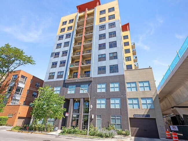 Building Photo - 1122 W Catalpa Ave
